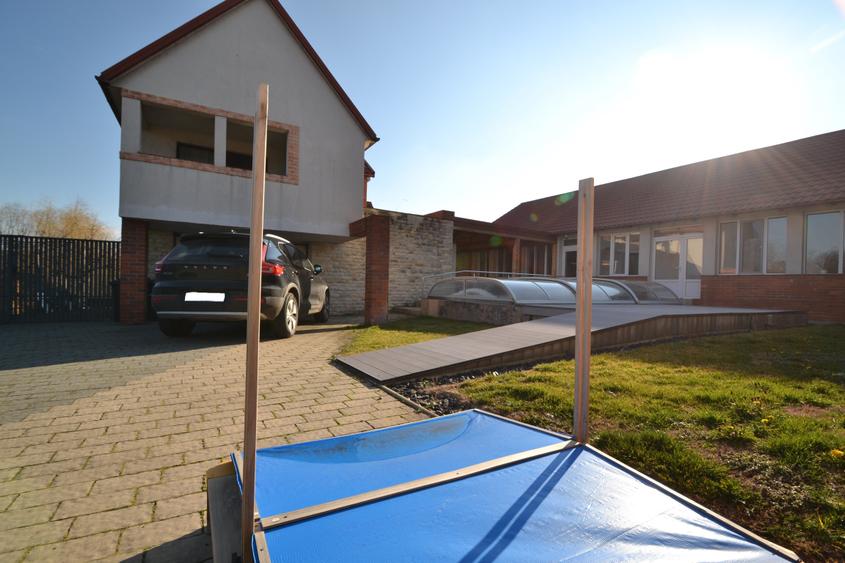 Casă individuală cu 5 camere cu Piscina în Becicherecu Mic