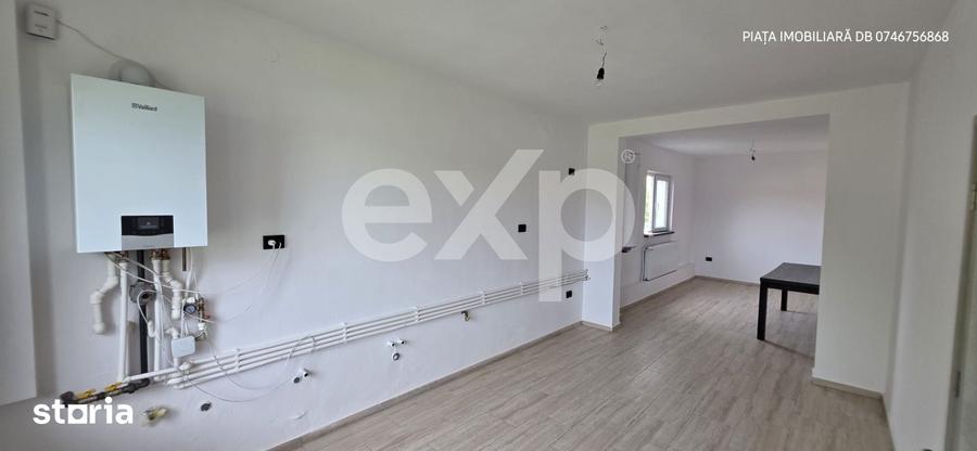 Casă cu 8 camere cu Teren 1388 Mp în Voinești