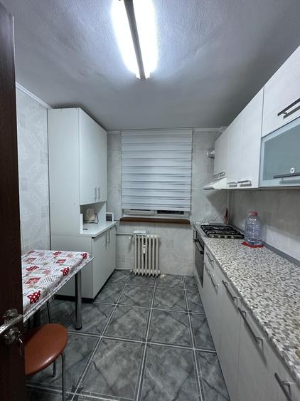 Apartament cu 3 camere decomandat, mobilat în Dristor