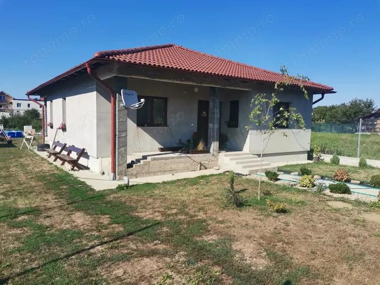 Casă cu 3 camere cu Teren 1300 Mp în Bercu Roșu