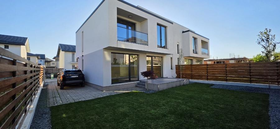Duplex cu 4 camere cu Canalizare în Central