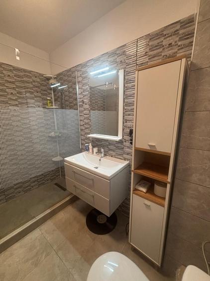 Apartament cu 3 camere decomandat în Păcii