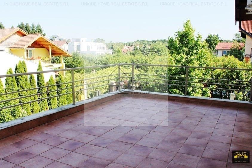 Casă individuală cu 8 camere cu Canalizare în Central
