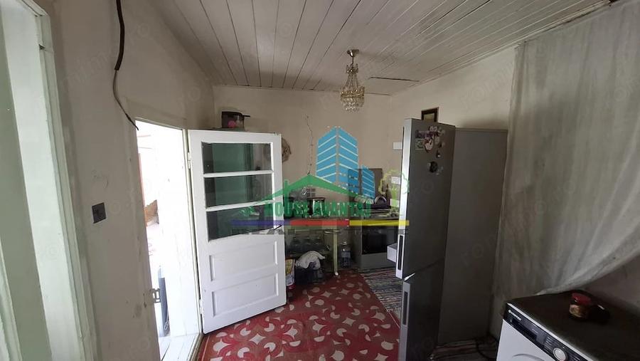 Casă cu 4 camere cu Teren 3614 Mp în Vâjâitoarea