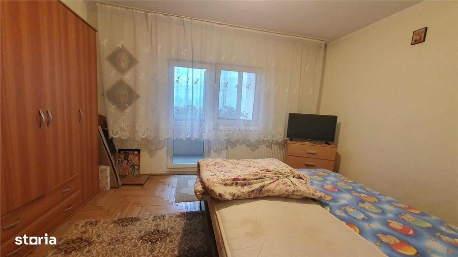 Apartament cu 3 camere decomandat în Obcini