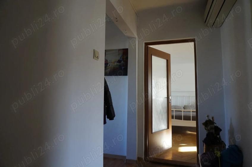 Apartament cu 3 camere decomandat în Girocului
