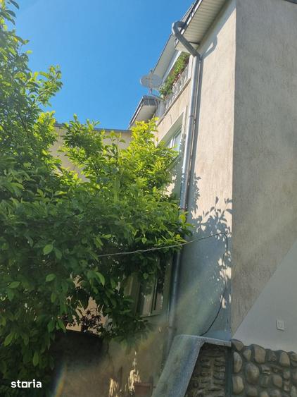 Casă cu 10 camere cu Teren 2500 Mp în Central
