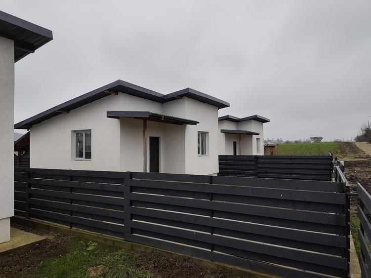 Casă individuală cu 3 camere cu Teren 320 Mp în Crevedia