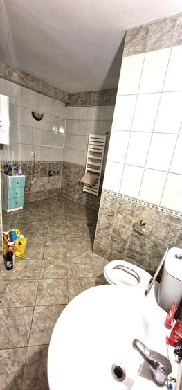 Casă individuală cu 5 camere cu Canalizare în Coiciu