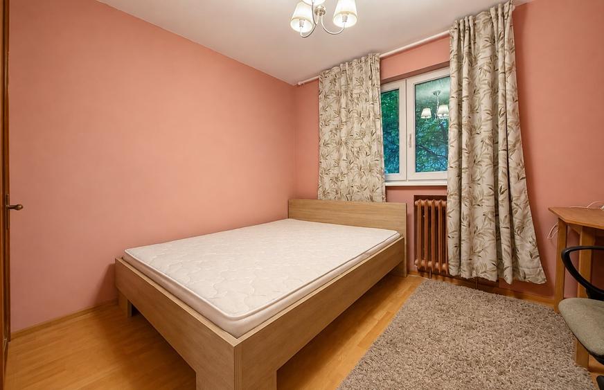 Apartament cu 4 camere decomandat, mobilat în Tei