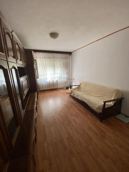 Apartament cu 3 camere decomandat în Exterior Vest