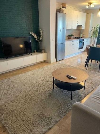 Apartament cu 2 camere semidecomandat, mobilat în Floreasca