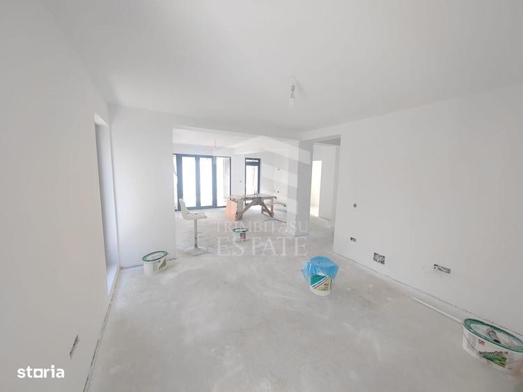 Casă cu 4 camere în Central