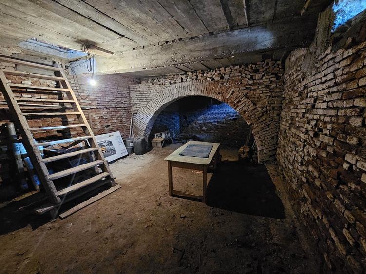 Casă cu 4 camere decomandat cu Teren 500 Mp în Central