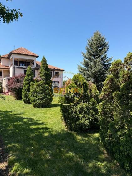 Casă individuală cu 13 camere cu Piscina în Crevedia