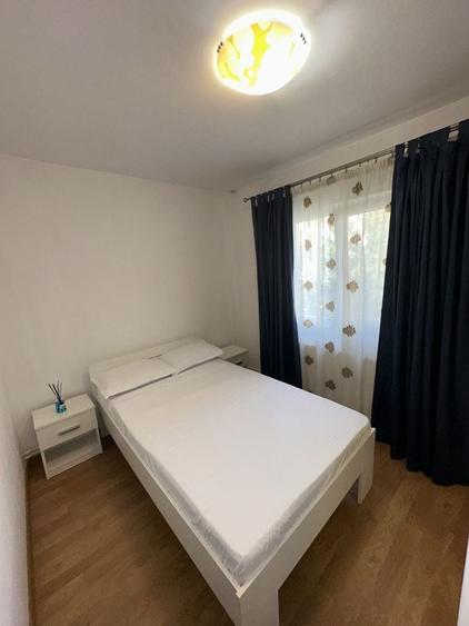 Apartament cu 3 camere decomandat în Poarta 6