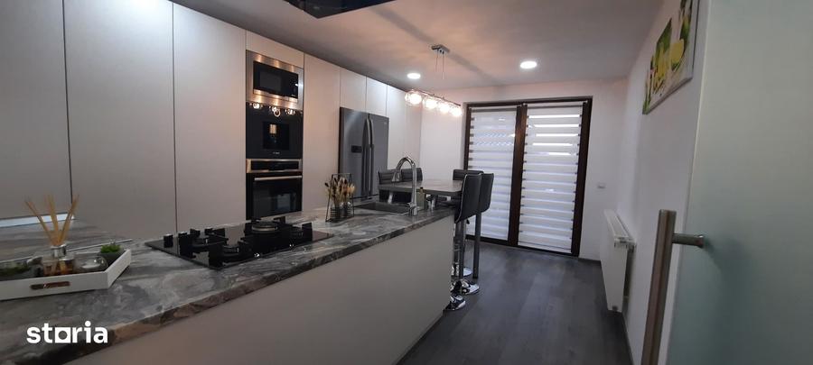 Casă cu 3 camere decomandat cu Teren 300 Mp în Central