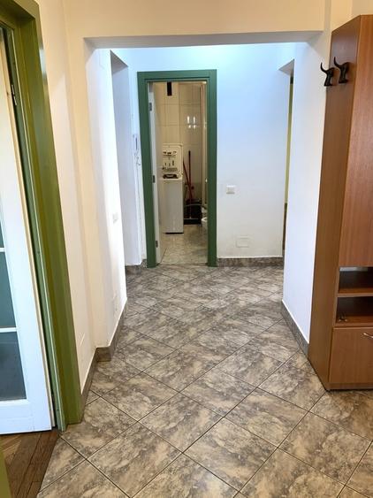 Apartament cu 4 camere decomandat în Victoriei