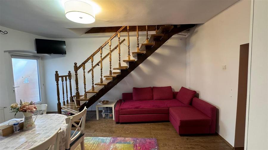 Penthouse cu 4 camere circular, mobilat în Schei