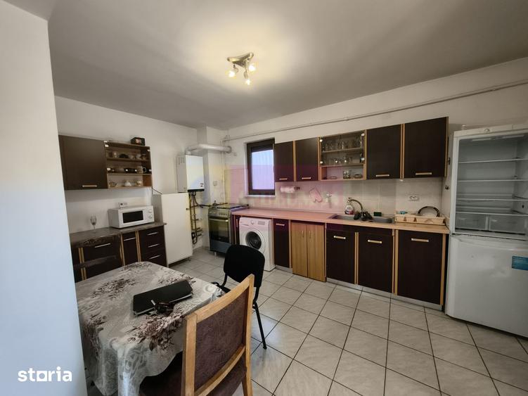 Casă cu 7 camere cu Teren 280 Mp în Rahova