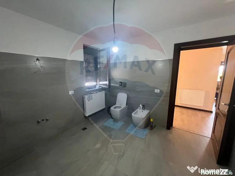 Casă cu 4 camere cu Teren 300 Mp în Central