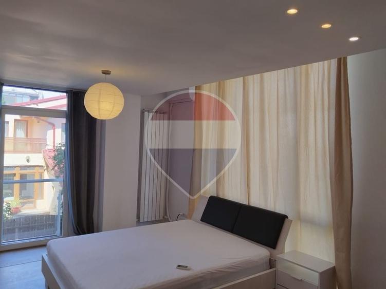 Apartament cu 3 camere, mobilat în Central