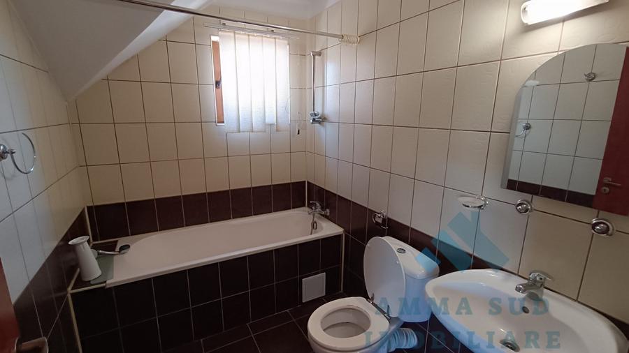 Casă individuală cu 6 camere cu Canalizare în Glina