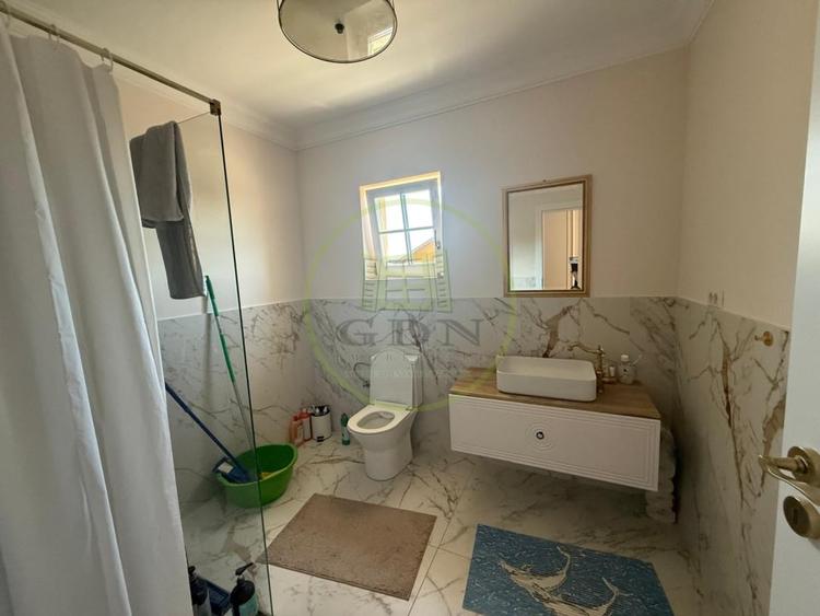 Casă individuală cu 4 camere cu Canalizare în Preajba