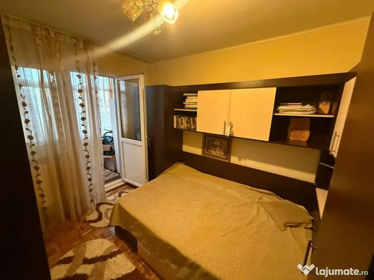 Apartament cu 2 camere semidecomandat în Craiovița Nouă