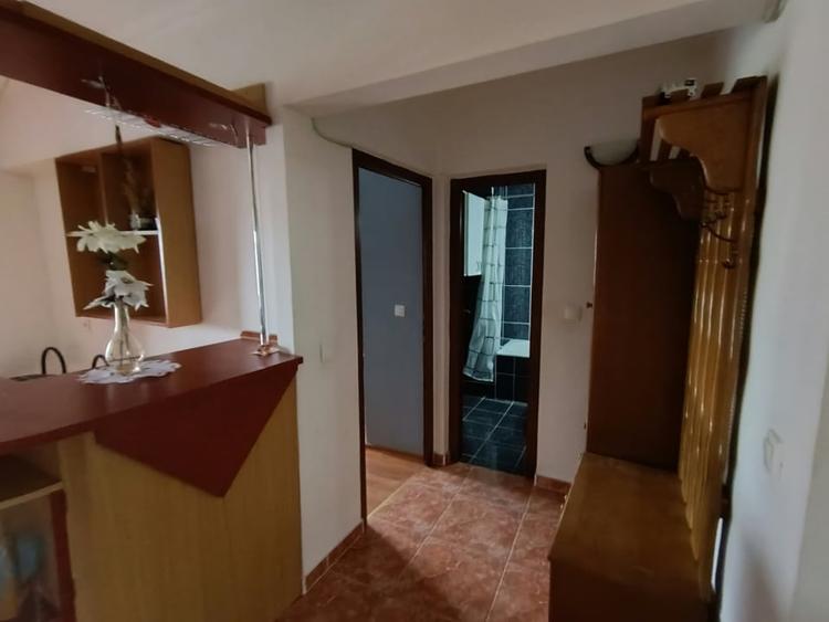 Apartament cu 3 camere decomandat, mobilat în Republicii