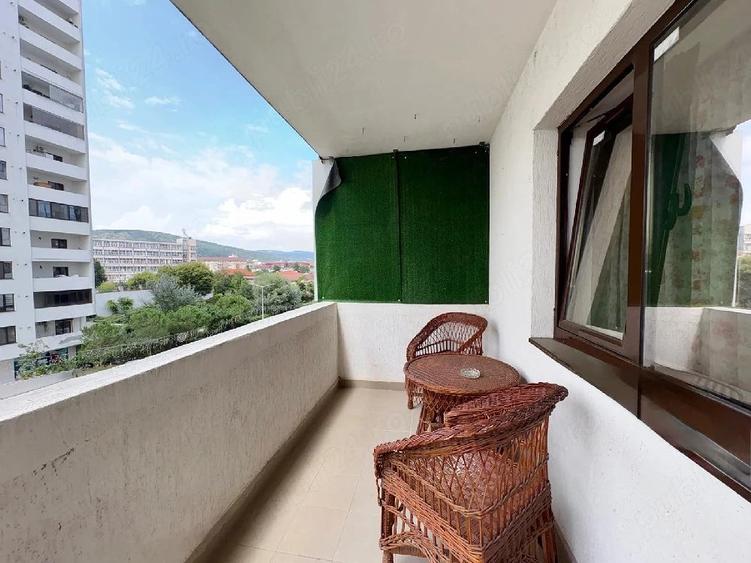 Apartament cu 3 camere decomandat în Central