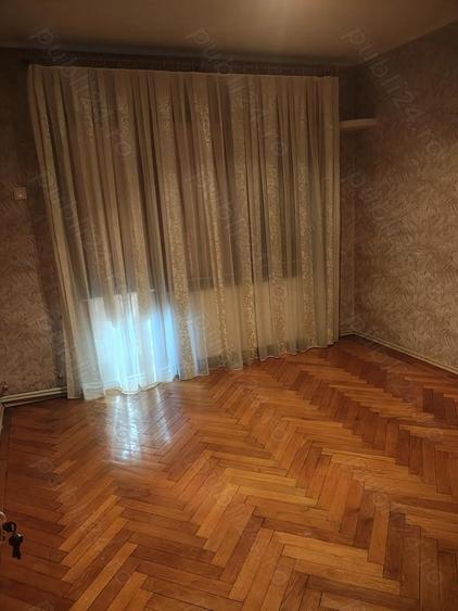 Apartament cu 4 camere semidecomandat în Ultracentral