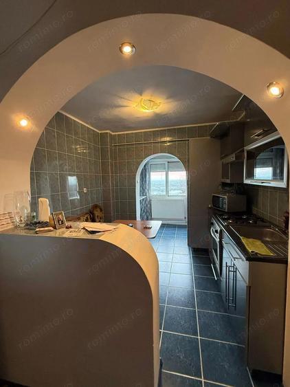 Apartament cu 2 camere decomandat în Micro 20