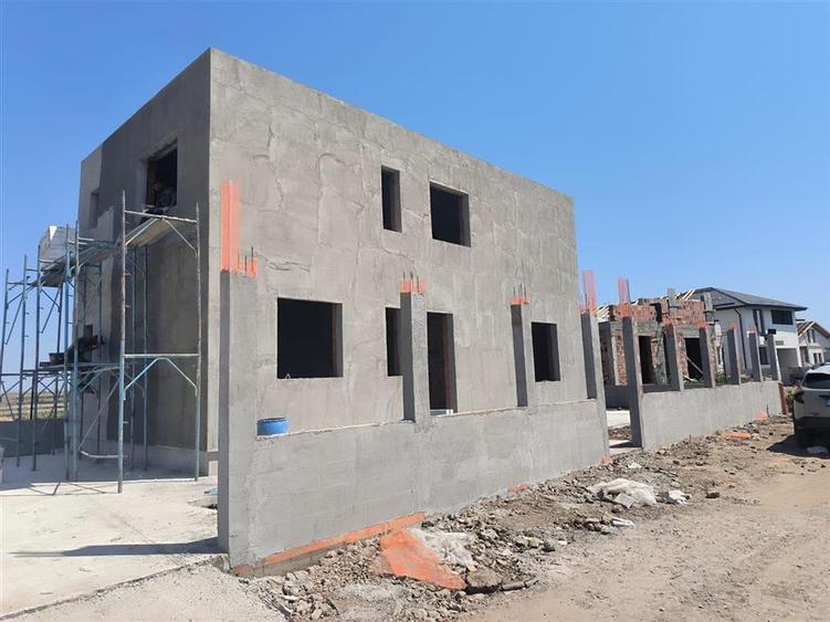 Casă individuală cu 5 camere cu Canalizare în Central