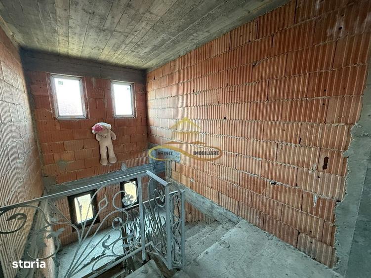 Casă cu 4 camere în Dumbrava