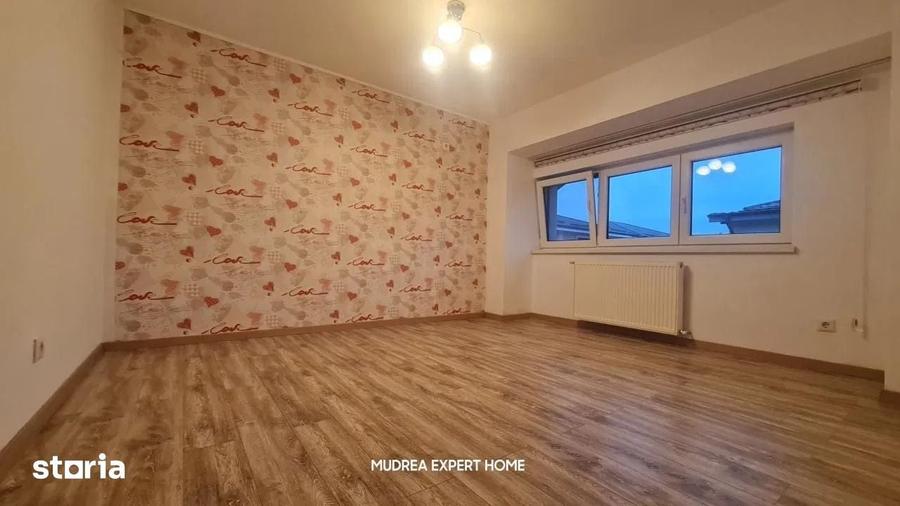 Casă cu 4 camere cu Teren 250 Mp în Central