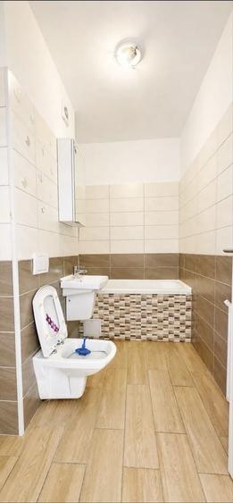 Apartament cu 2 camere decomandat în Tractorul