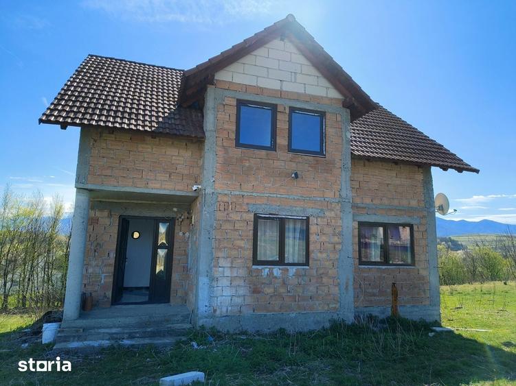 Casă cu 5 camere cu Teren 295 Mp în Central