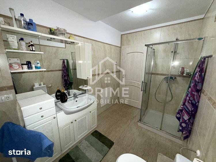 Casă cu 8 camere cu Teren 1200 Mp în Micești