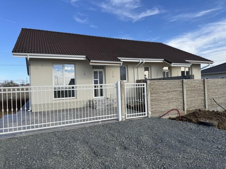 Casă cu 3 camere în Bucovăț