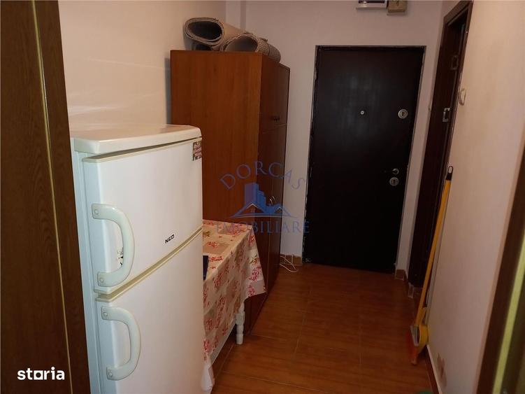 Garsonieră decomandată în Calea București