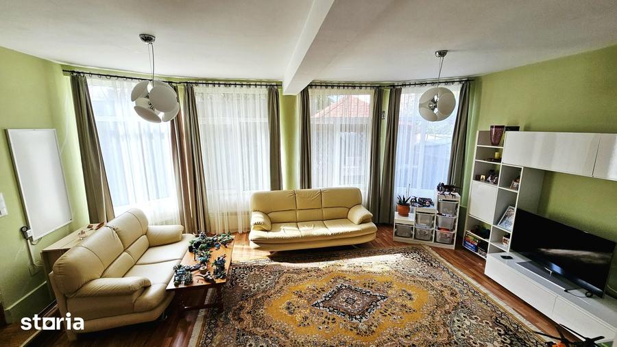 Casă cu 5 camere cu Teren 100 Mp în Central