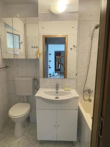 Apartament cu 3 camere semidecomandat în Găvana