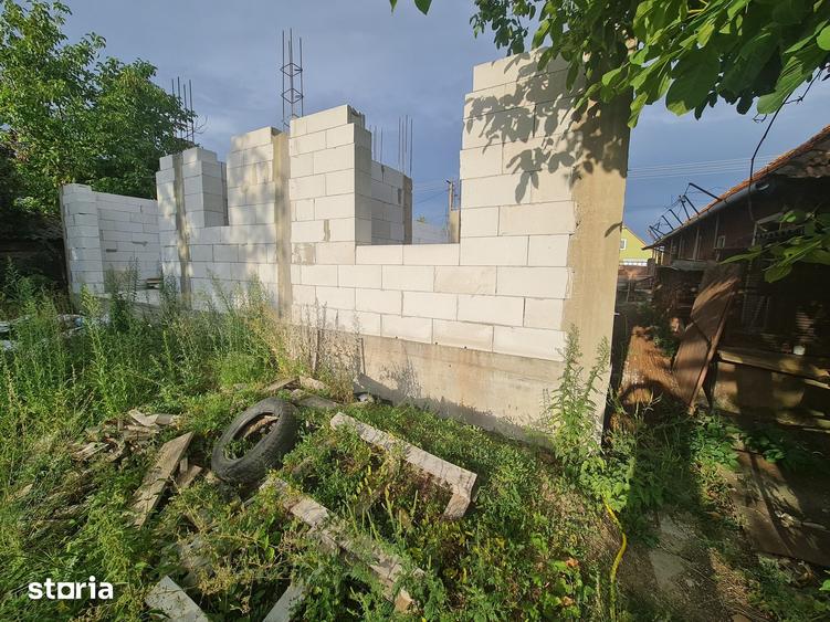 Casă cu 5 camere cu Teren 1496 Mp în Bocsig