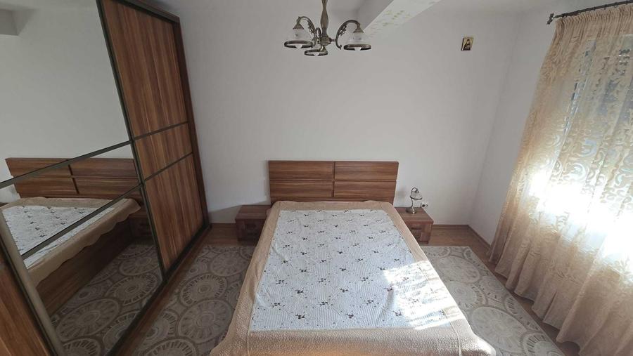 Apartament cu 3 camere semidecomandat în Central