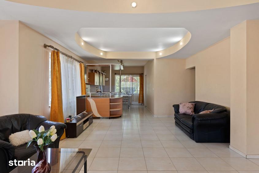 Apartament cu 3 camere în Intim