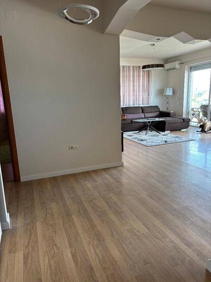 Apartament cu 3 camere în Andrei Mureșanu
