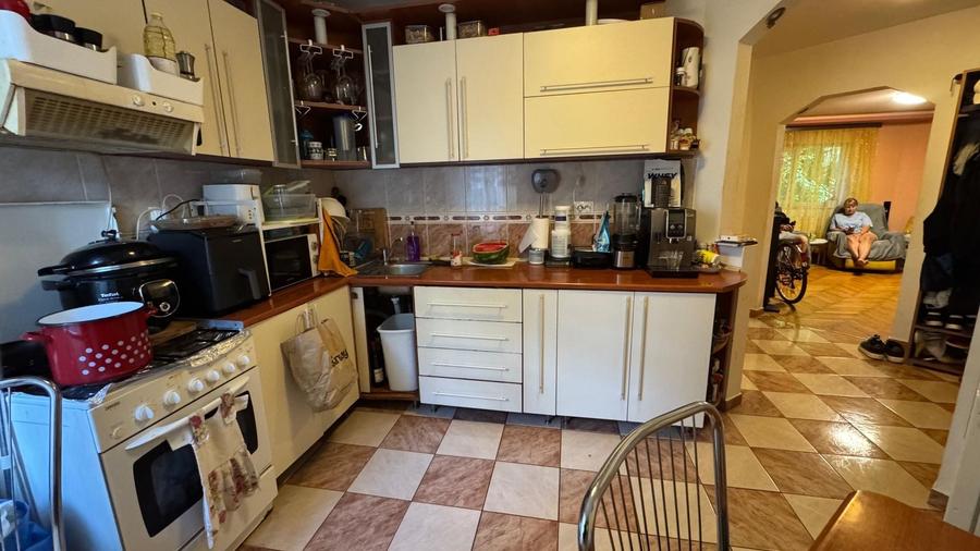 Apartament cu 3 camere, mobilat în Soarelui