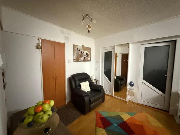 Apartament cu 2 camere,etaj 3, zona Ulpia - 2