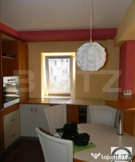 Apartament cu 3 camere semidecomandat în Plopilor